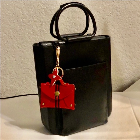 Gucci Handbags - ❤️Vintage Gucci  satchel purse